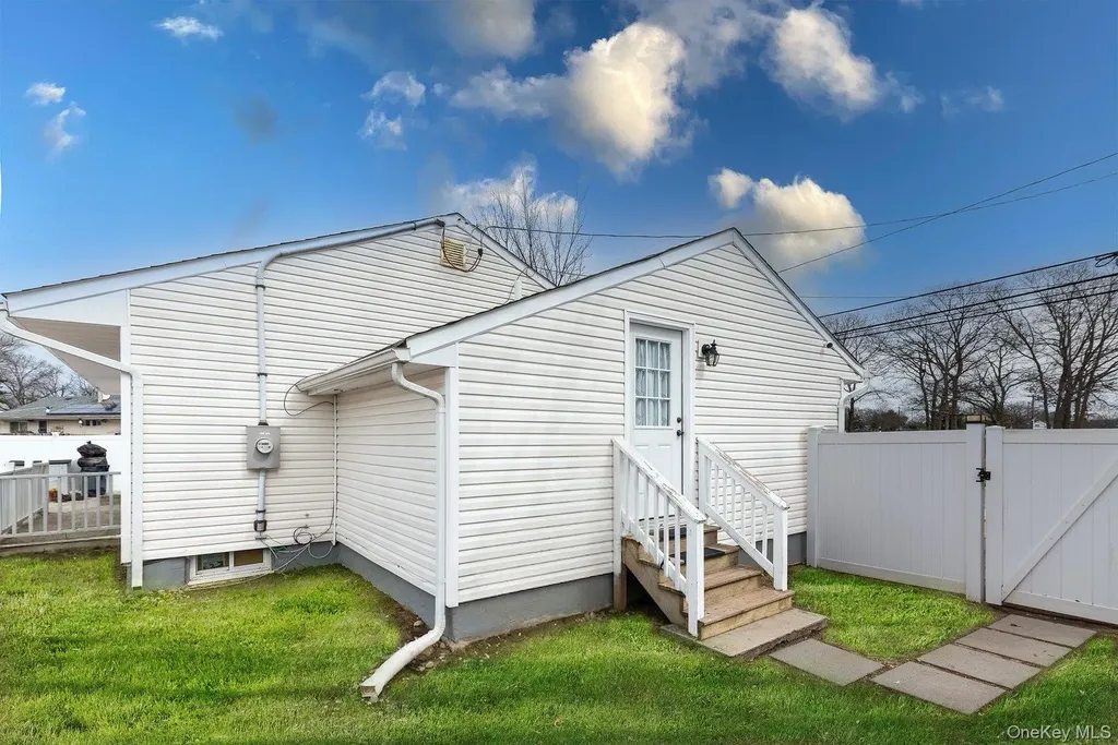 178 Timberline Drive Brentwood NY 11717