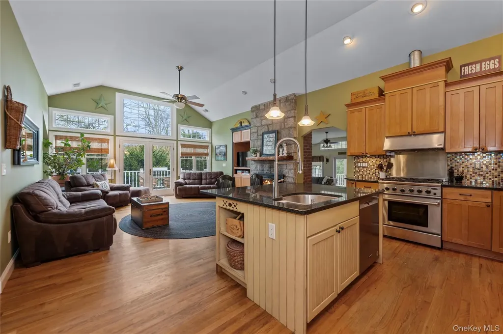 102 Warren Street Somers NY 10589