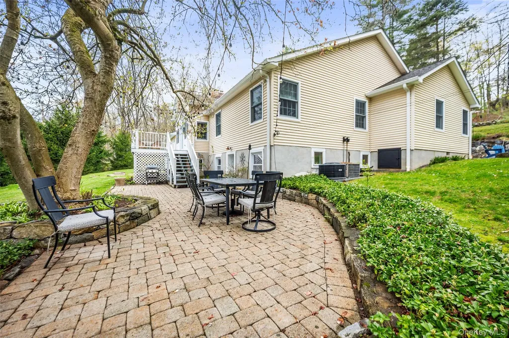 102 Warren Street Somers NY 10589