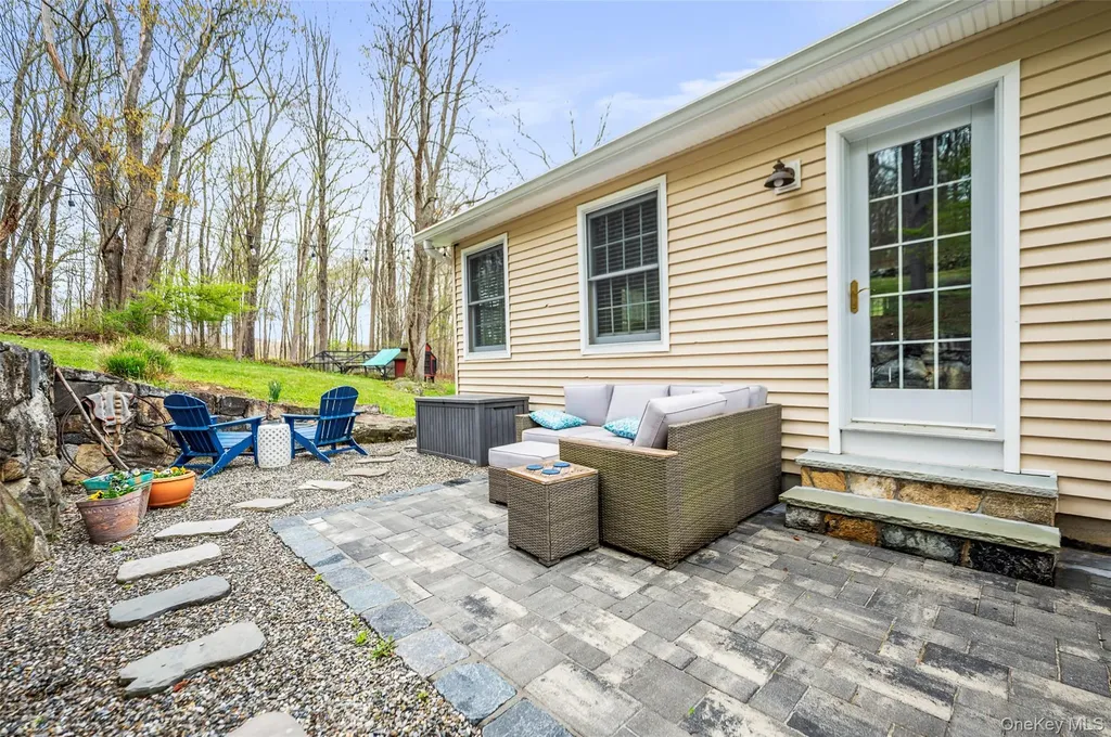 102 Warren Street Somers NY 10589