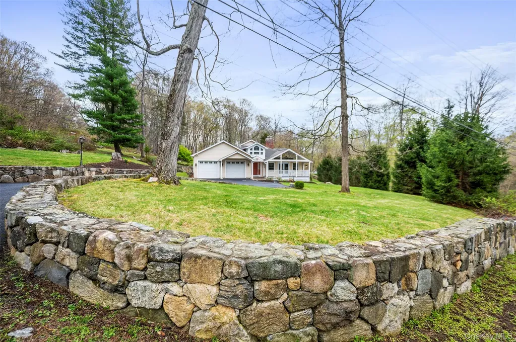 102 Warren Street Somers NY 10589