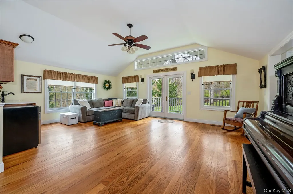 102 Warren Street Somers NY 10589