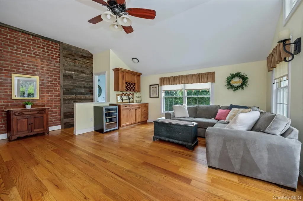 102 Warren Street Somers NY 10589