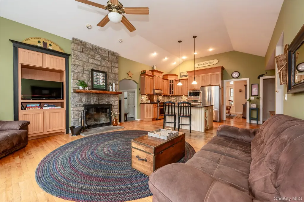 102 Warren Street Somers NY 10589