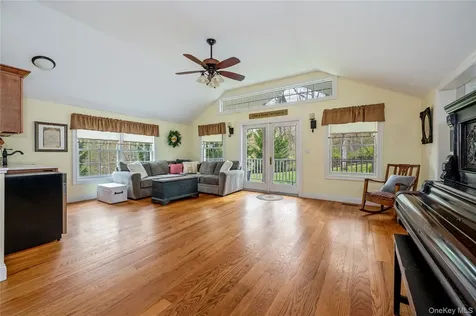 102 Warren Street Somers NY 10589