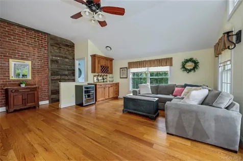 102 Warren Street Somers NY 10589