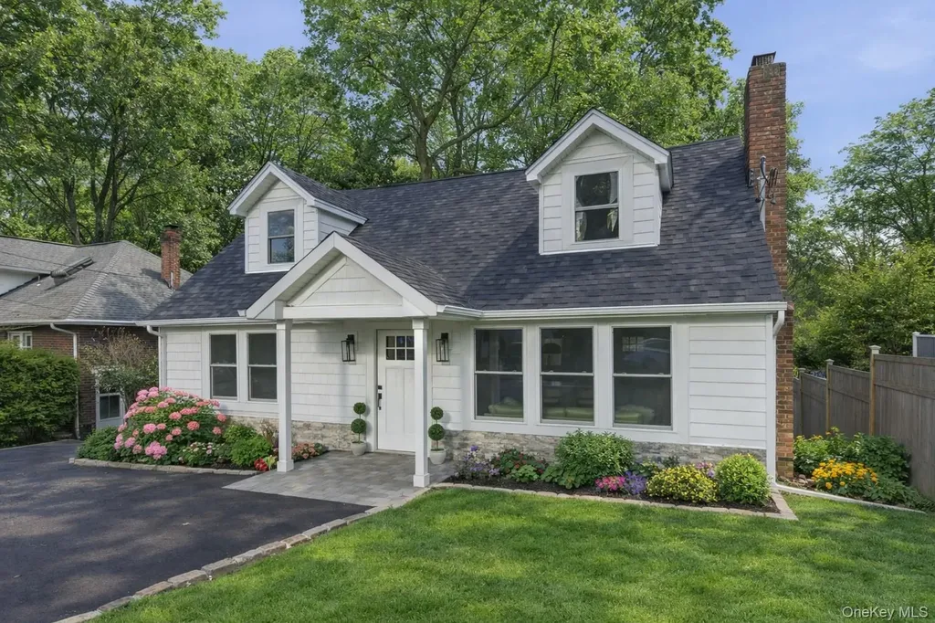 18 Maple Place Huntington NY 11743