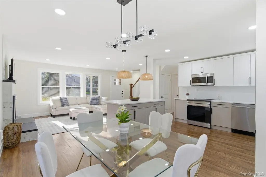 18 Maple Place Huntington NY 11743