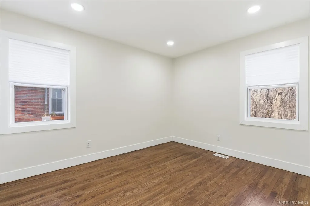 18 Maple Place Huntington NY 11743