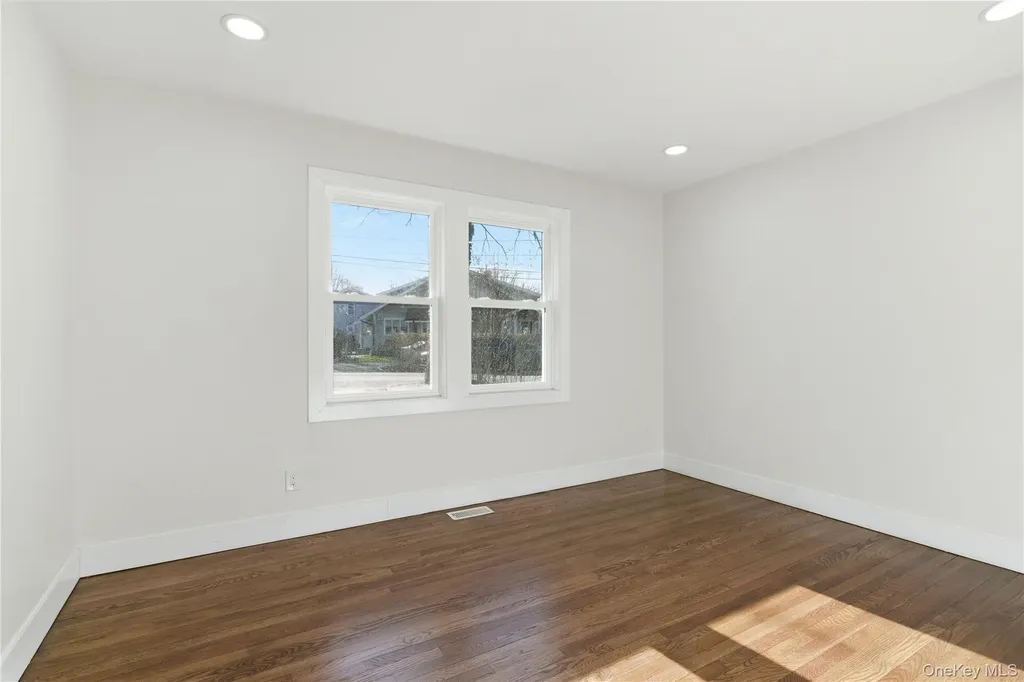 18 Maple Place Huntington NY 11743