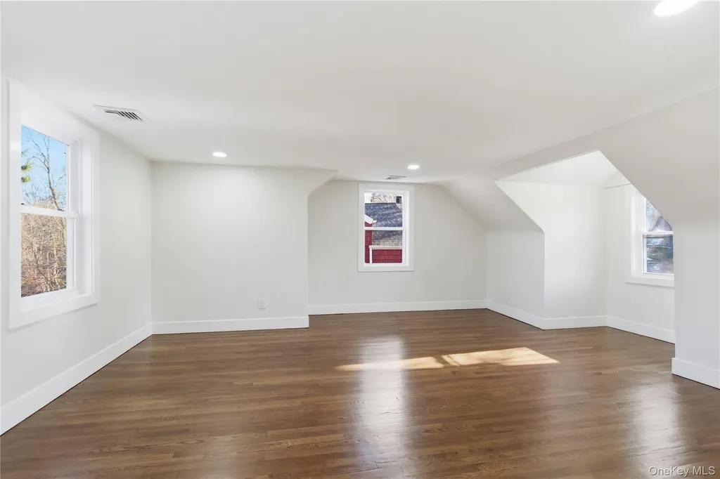 18 Maple Place Huntington NY 11743