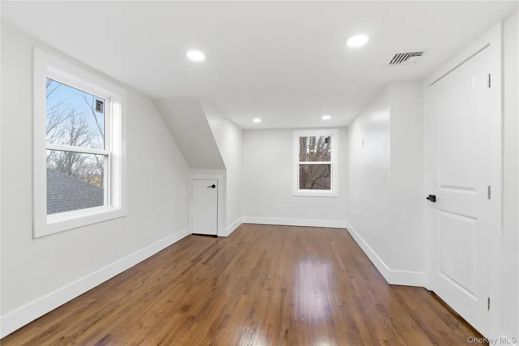18 Maple Place Huntington NY 11743
