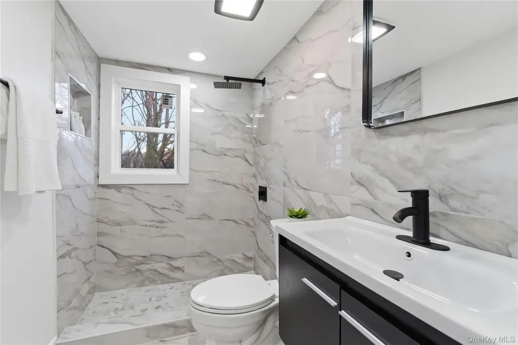 18 Maple Place Huntington NY 11743