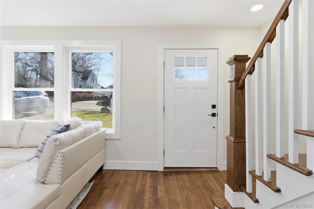 18 Maple Place Huntington NY 11743