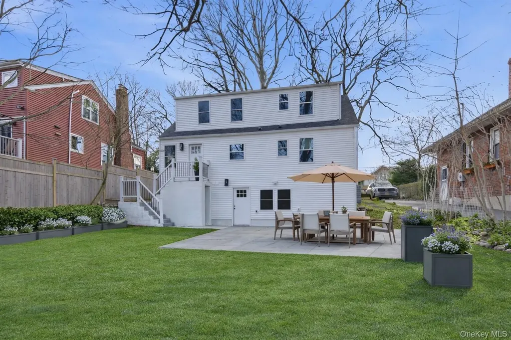 18 Maple Place Huntington NY 11743