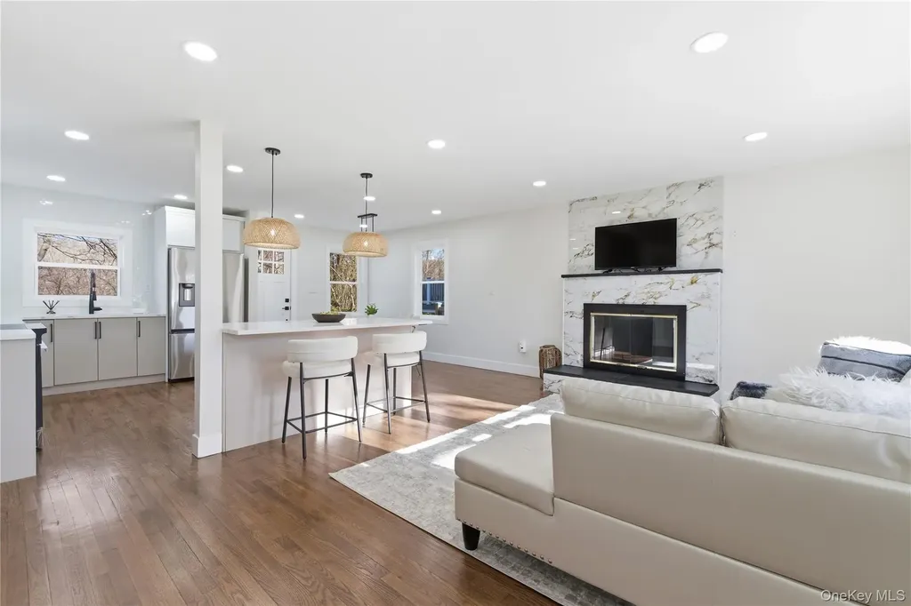 18 Maple Place Huntington NY 11743