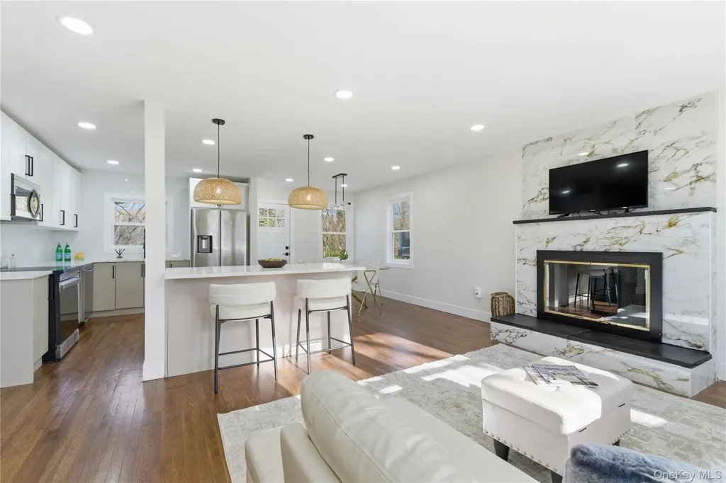 18 Maple Place Huntington NY 11743