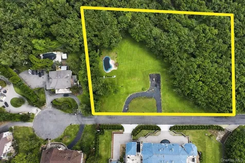 17 Briarwood Lane Suffern NY 10901