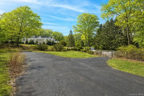 17 Briarwood Lane Suffern NY 10901
