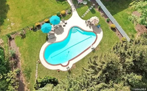 17 Briarwood Lane Suffern NY 10901