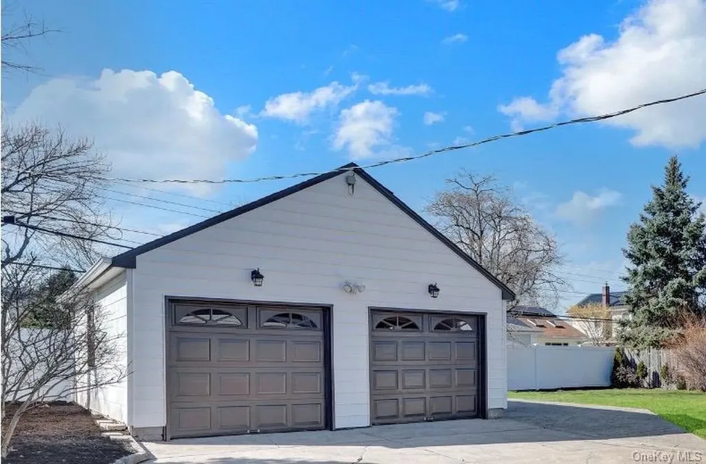 19 Gardenia Drive Commack NY 11725