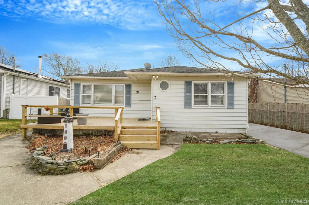 74 Argyle Drive Shirley NY 11967
