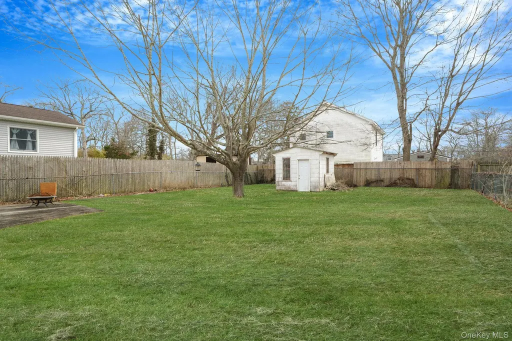 74 Argyle Drive Shirley NY 11967