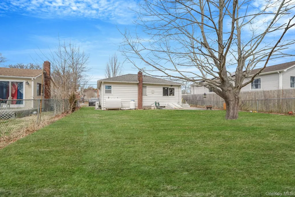 74 Argyle Drive Shirley NY 11967