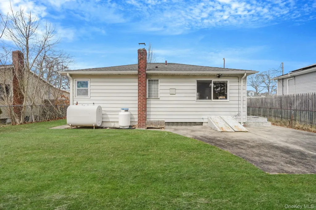 74 Argyle Drive Shirley NY 11967