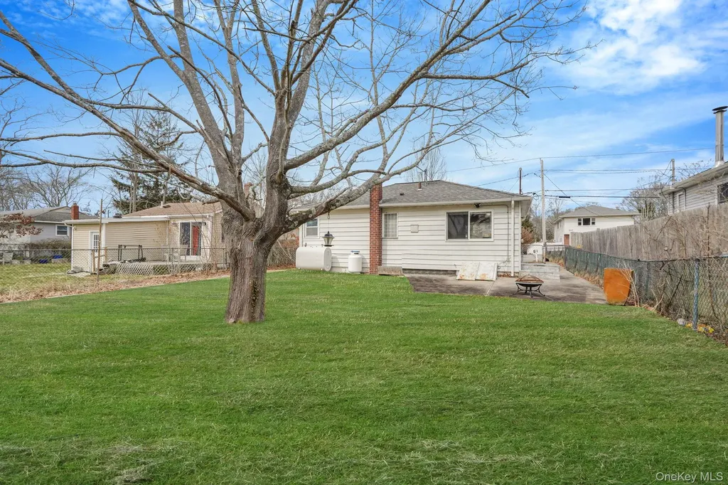 74 Argyle Drive Shirley NY 11967
