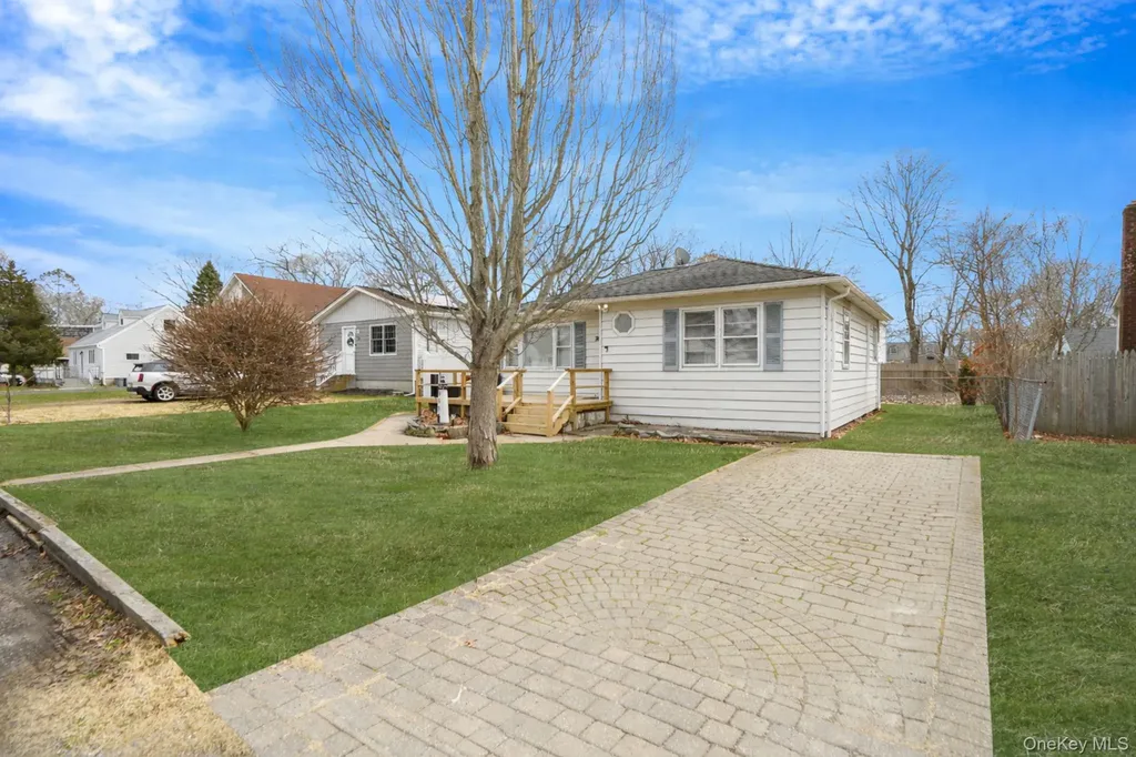 74 Argyle Drive Shirley NY 11967