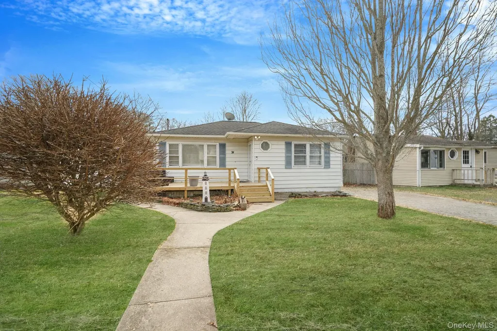 74 Argyle Drive Shirley NY 11967