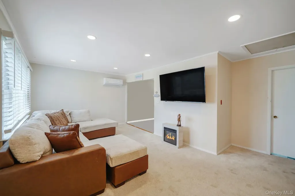 74 Argyle Drive Shirley NY 11967
