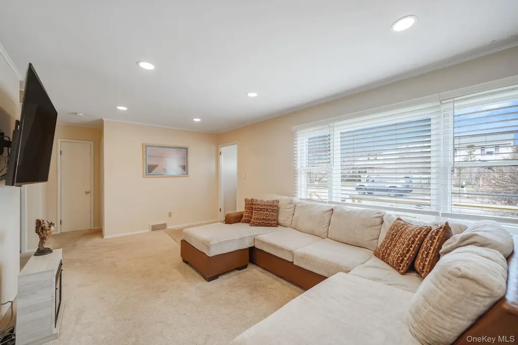 74 Argyle Drive Shirley NY 11967