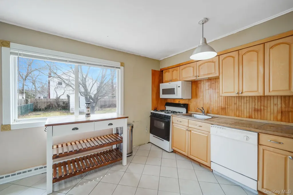 74 Argyle Drive Shirley NY 11967