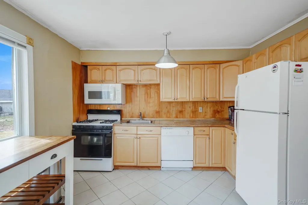 74 Argyle Drive Shirley NY 11967