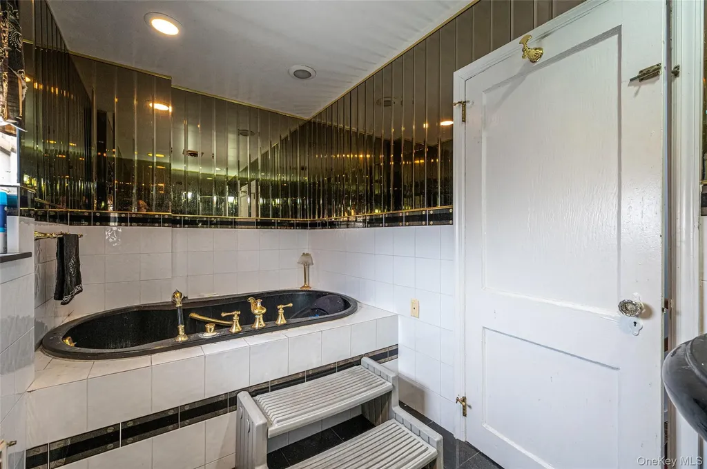 175 Rockaway Parkway Valley Stream NY 11580