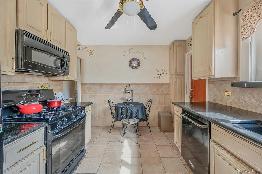 175 Rockaway Parkway Valley Stream NY 11580