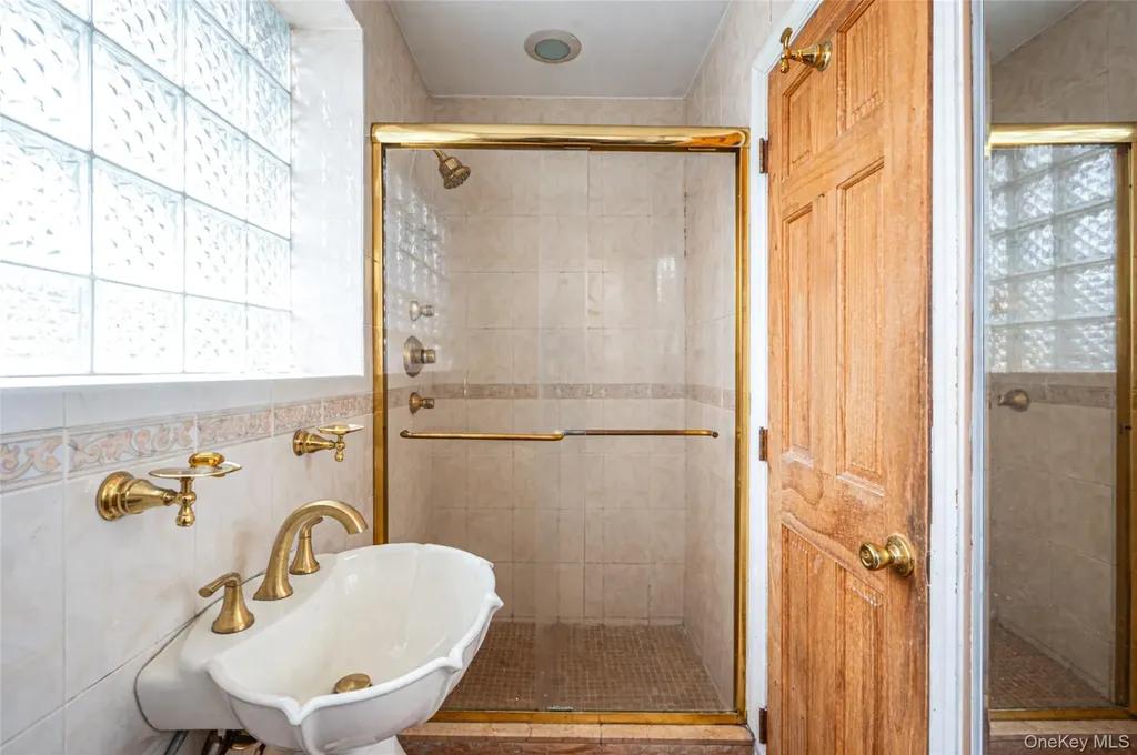 175 Rockaway Parkway Valley Stream NY 11580
