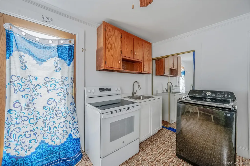 175 Rockaway Parkway Valley Stream NY 11580