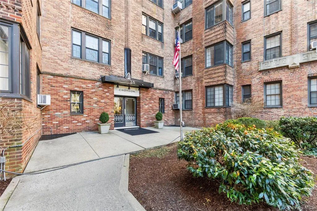 35 Parkview Avenue Bronxville NY 10708