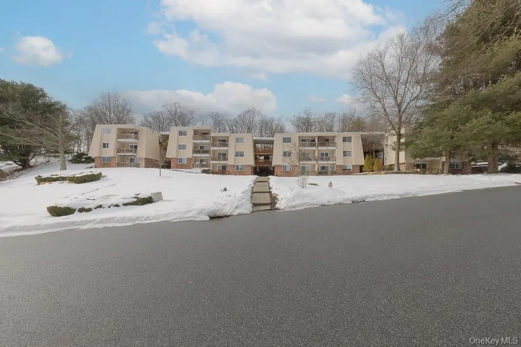 219 Fox Run Lane Carmel NY 10512