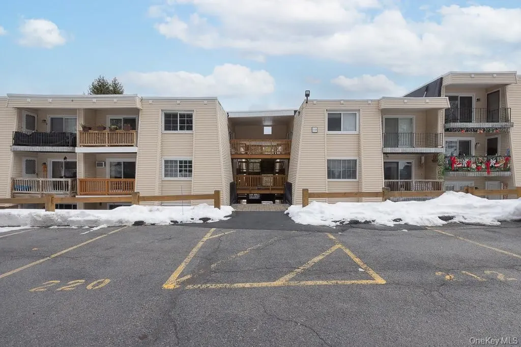 219 Fox Run Lane Carmel NY 10512