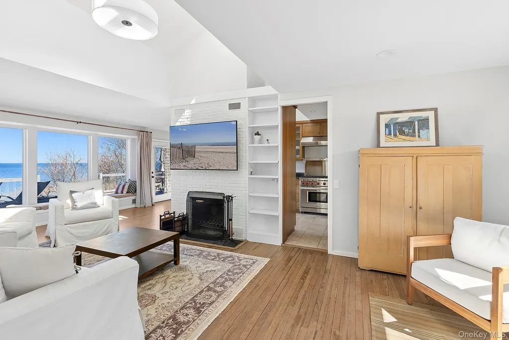 22 Peconic Crescent Hampton Bays NY 11946