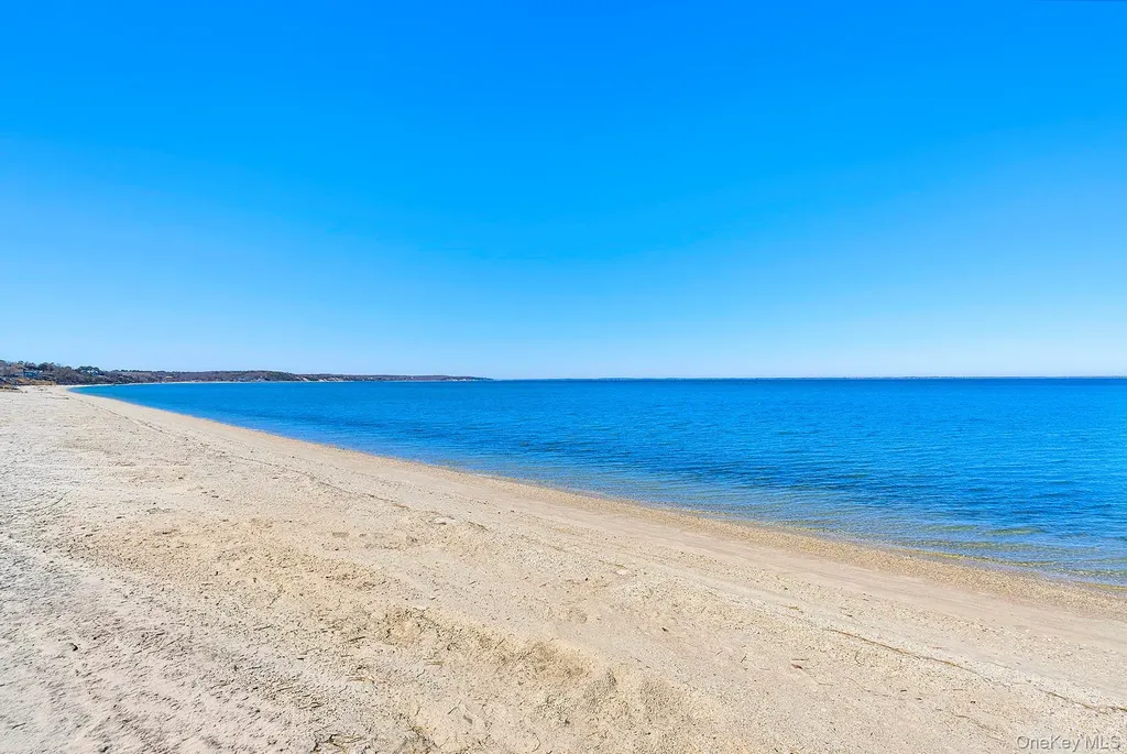 22 Peconic Crescent Hampton Bays NY 11946