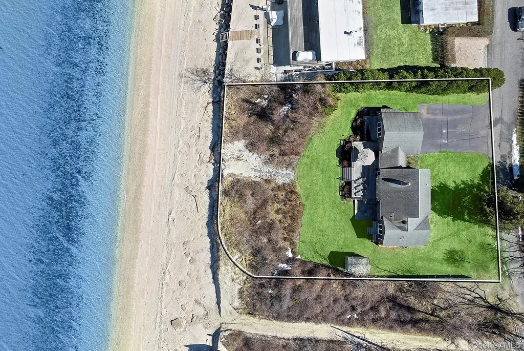 22 Peconic Crescent Hampton Bays NY 11946
