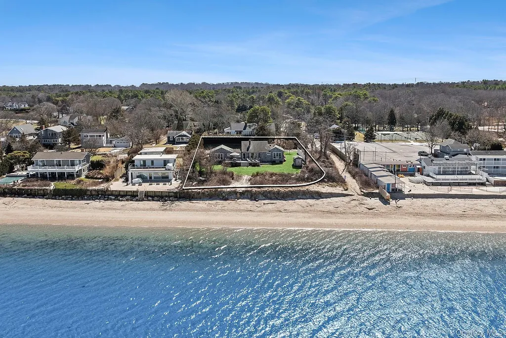 22 Peconic Crescent Hampton Bays NY 11946