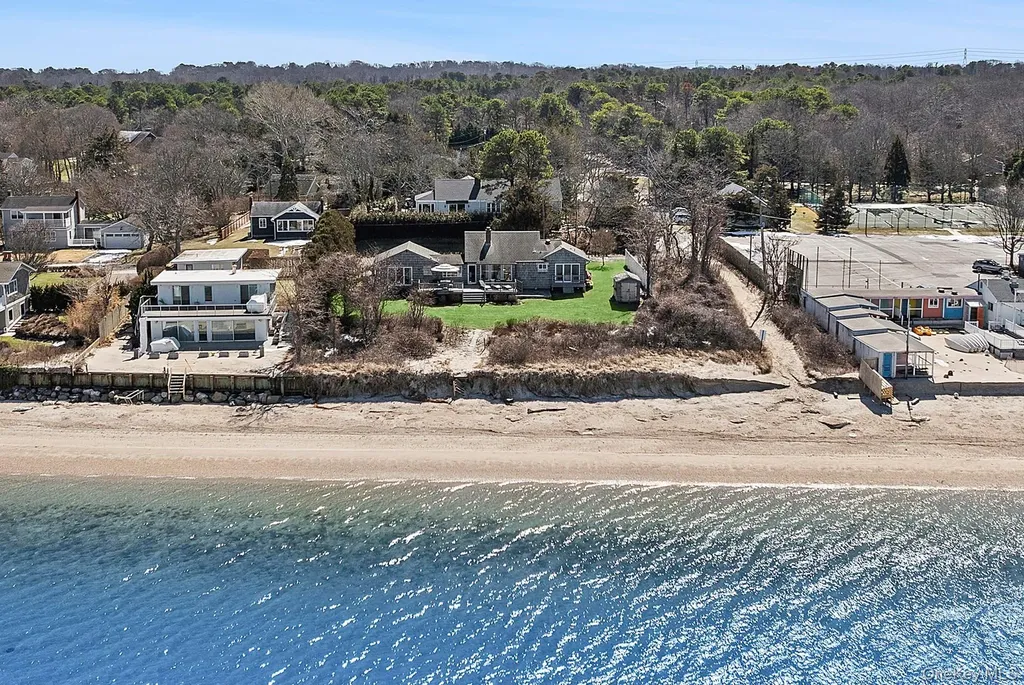 22 Peconic Crescent Hampton Bays NY 11946
