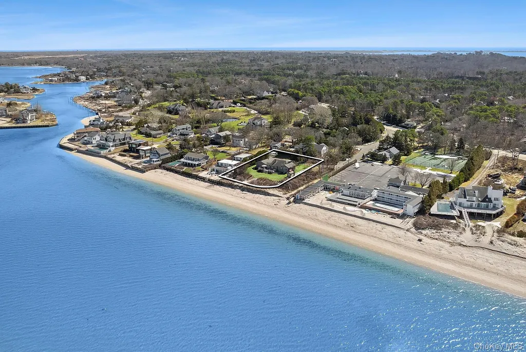 22 Peconic Crescent Hampton Bays NY 11946