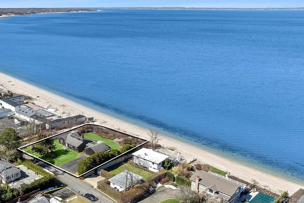 22 Peconic Crescent Hampton Bays NY 11946